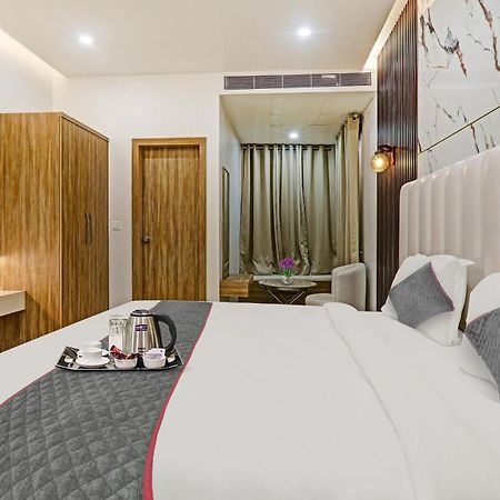 Super Townhouse Hotel Impact Chinhat Esterno foto