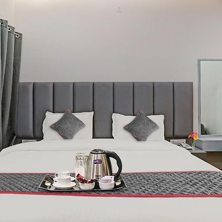 Super Townhouse Hotel Impact Chinhat Esterno foto