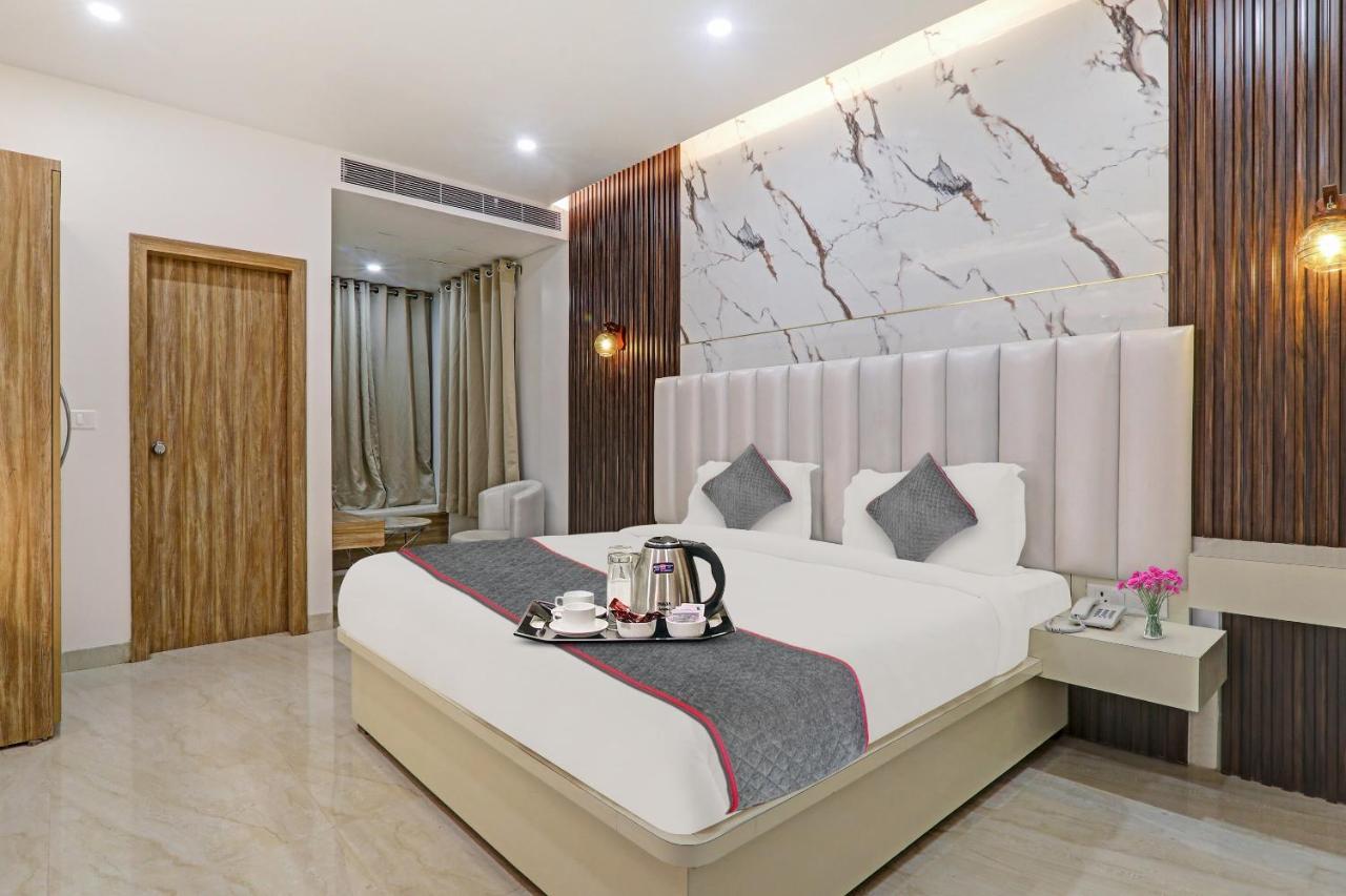 Super Townhouse Hotel Impact Chinhat Esterno foto