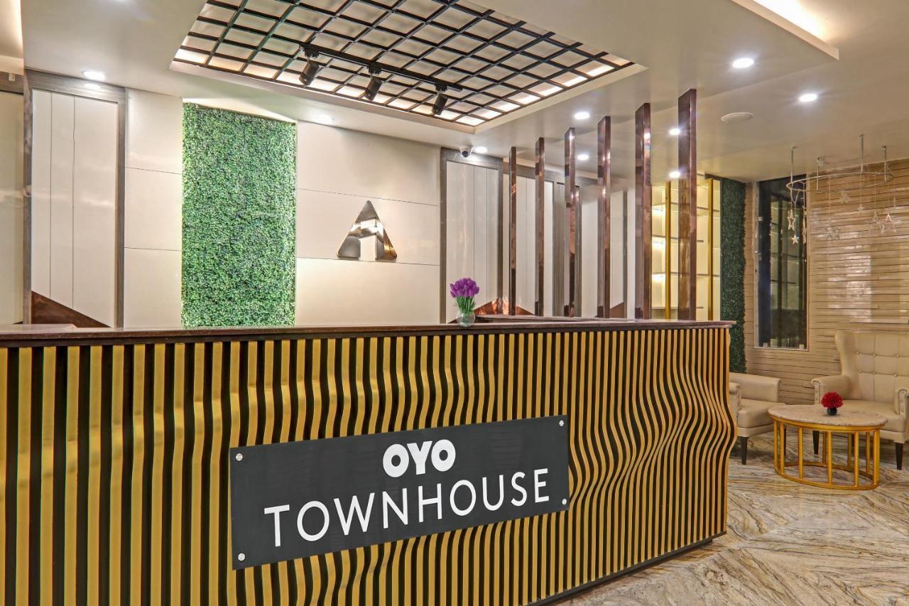 Super Townhouse Hotel Impact Chinhat Esterno foto