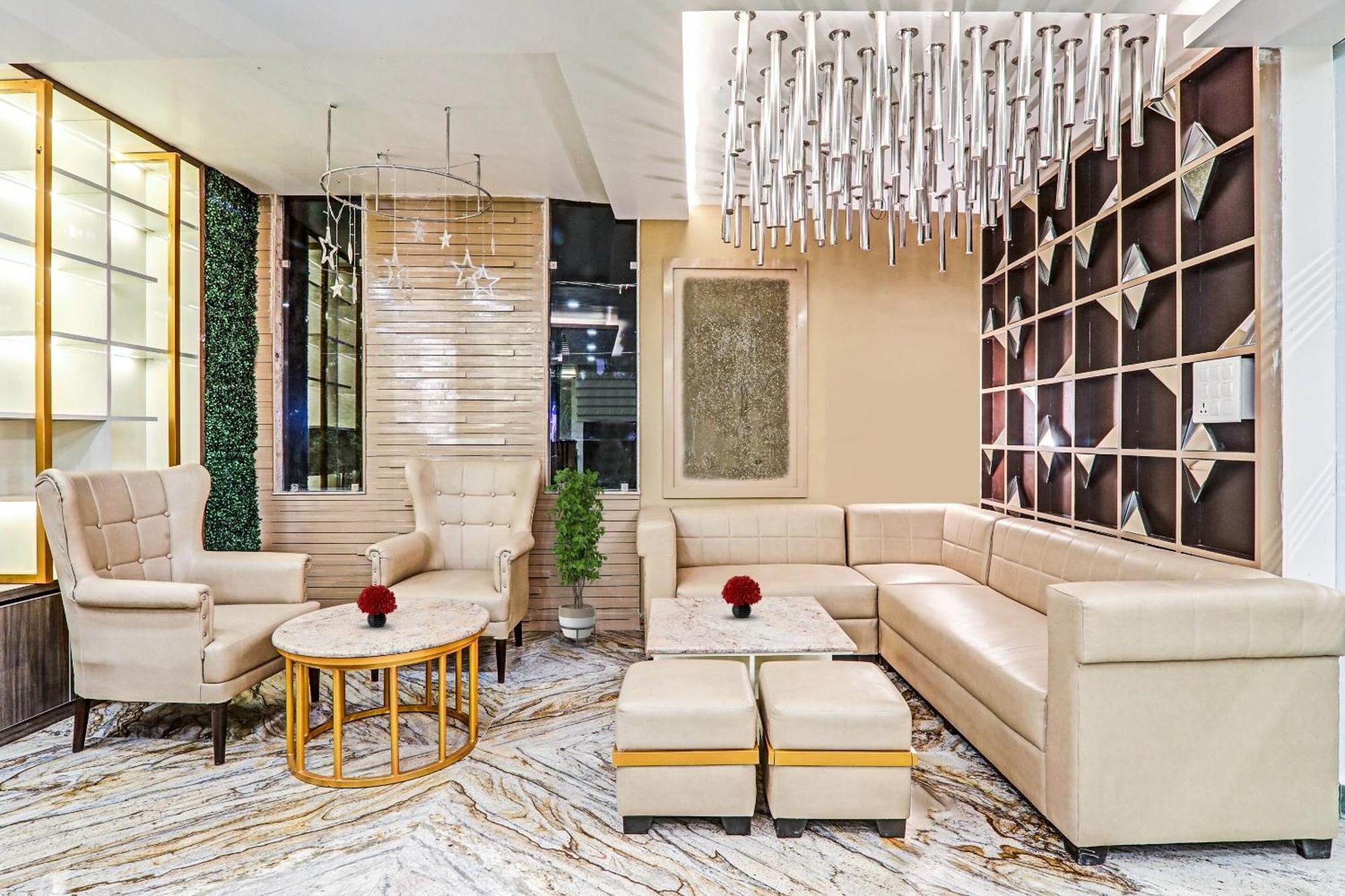 Super Townhouse Hotel Impact Chinhat Esterno foto